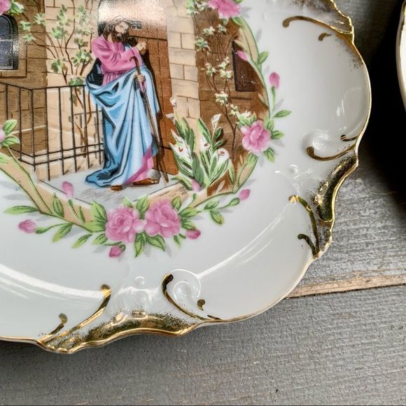 EUC Vintage 2 Religious Wall Plates - Picture 10 of 16